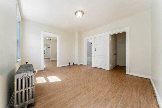 Building Photo - 3402 Roehl Ave