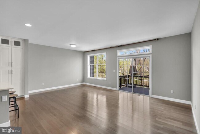 Building Photo - 3200 Village Dr