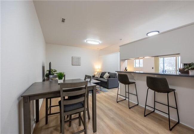 Interior Photo - Trailway Square