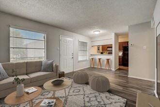Building Photo - Briar Cove Apartments
