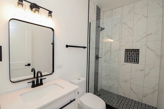 Building Photo - 1249 S Kedvale Ave