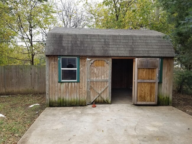 Building Photo - 610 E Water St