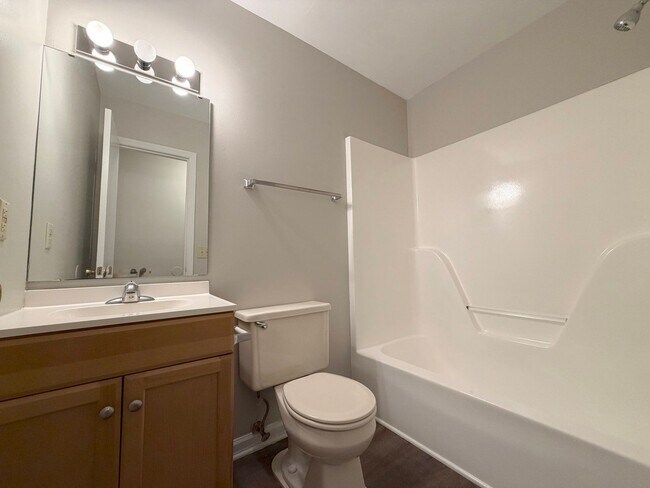 Building Photo - 221 Quintas Ave