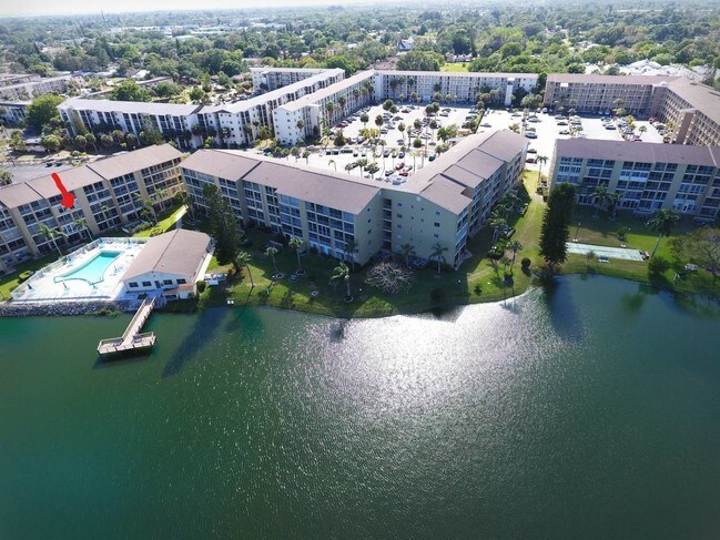 Primary Photo - 3785 Lake Bayshore Dr
