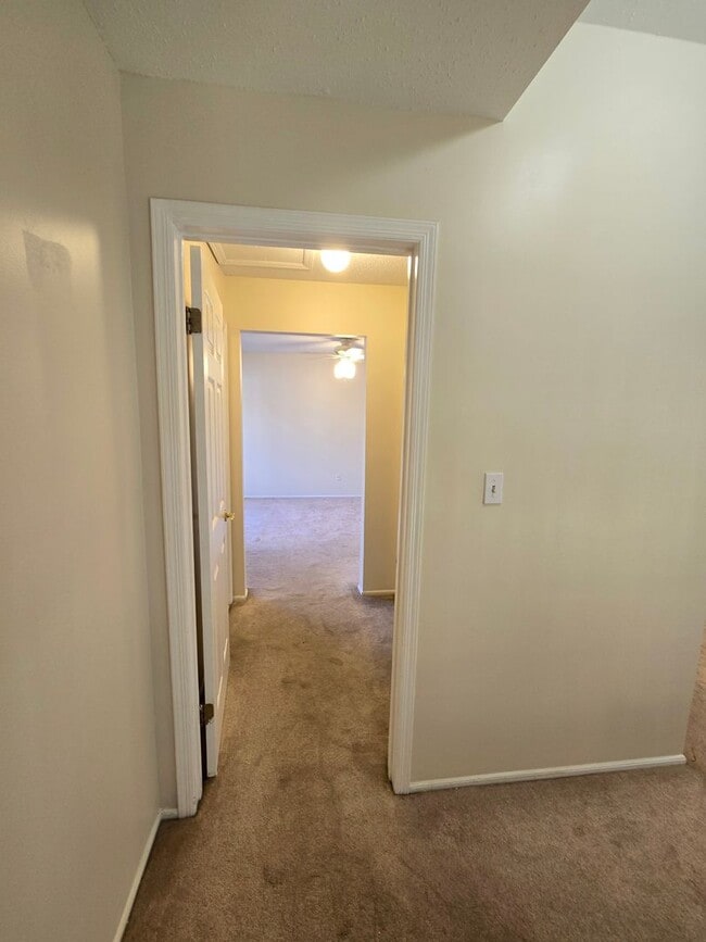 Building Photo - Spacious, freshly painted end-unit townhou...