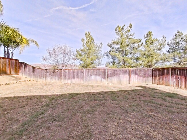 Building Photo - 4 Bedroom Family Home in Horse Thief Canyo...