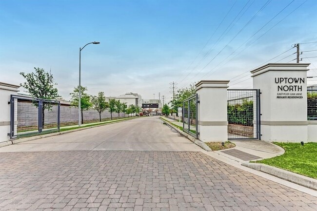 Building Photo - 5905 E Post Oak Ln