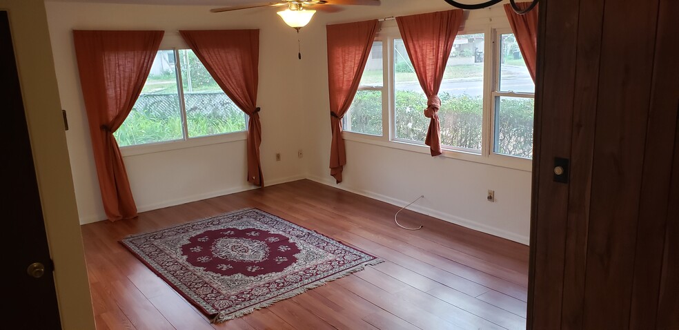 Living Room - 2305 NE 10th Terrace