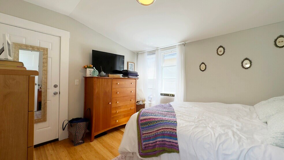 Building Photo - 1735 N Fairfield Ave