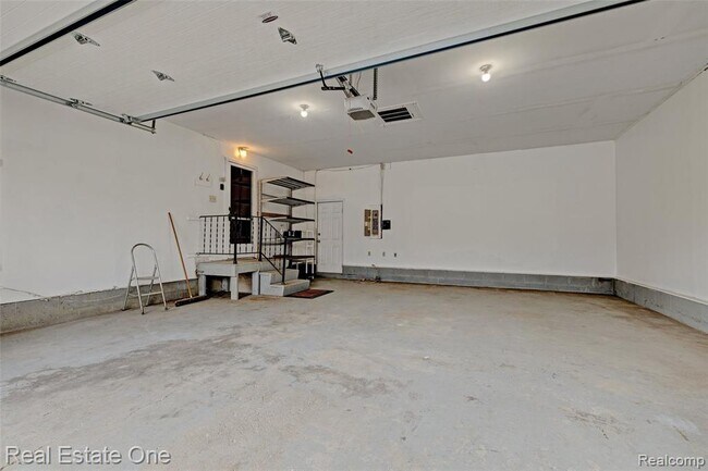 Building Photo - 5307 Metamora Rd