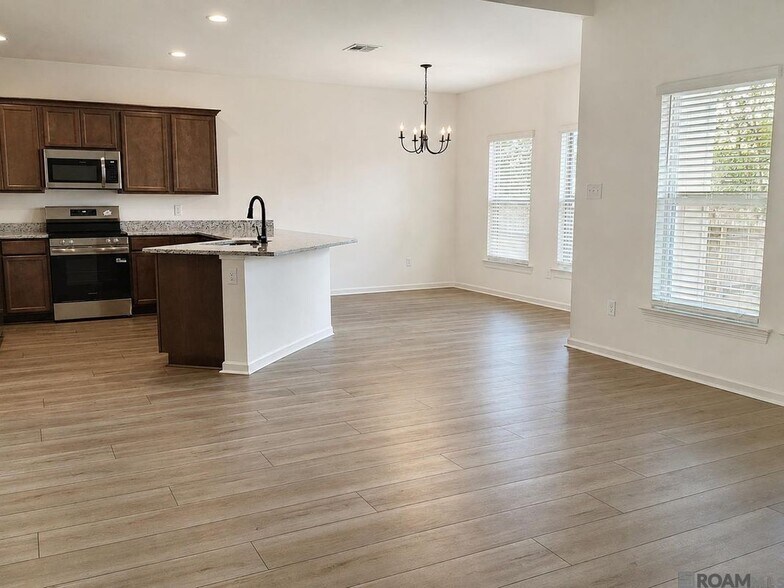 Building Photo - 23668 Sweetbriar Ct