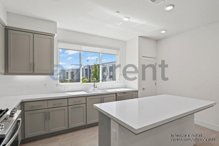 Building Photo - 3489 Vision Cmn