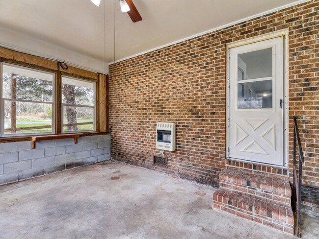 Building Photo - 3 bedroom 1 bath home for rent in New Bern