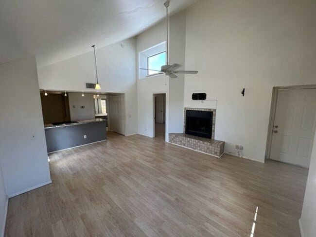 Building Photo - Pending/ Rented - One Bedroom Condo on Riv...