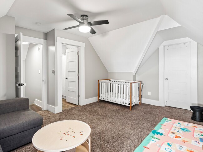 Building Photo - 622 N Hamilton Ave