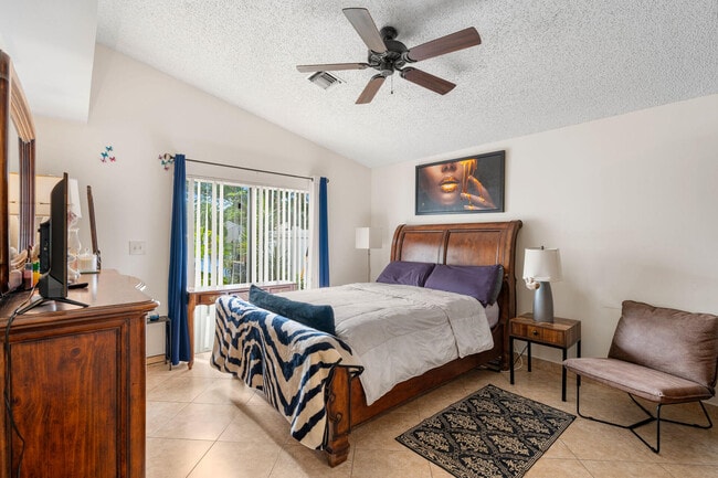 Building Photo - 5078 Willow Pond Rd W