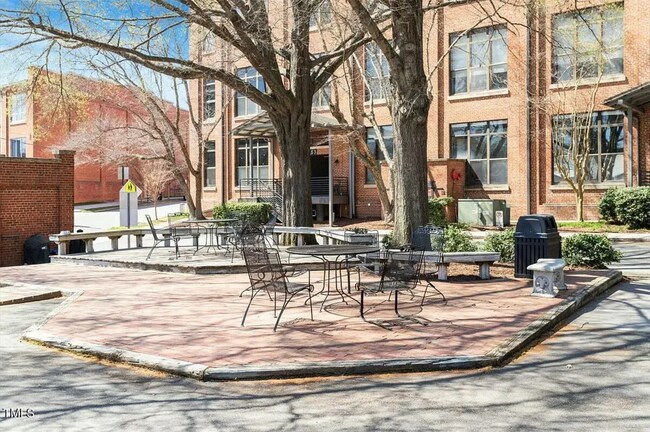 Building Photo - 500 N Duke St