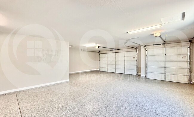 Building Photo - 18032 W Elizabeth Ave