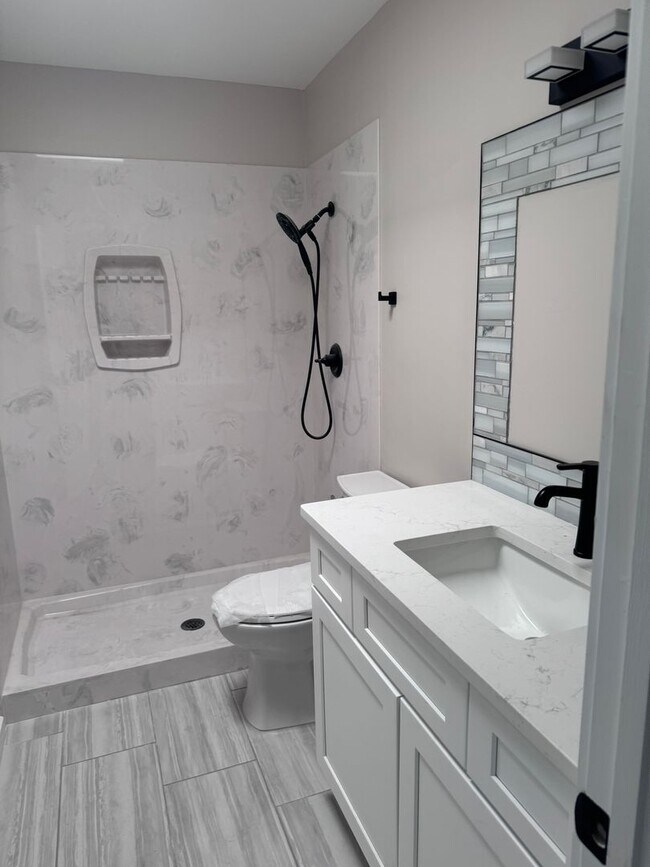 Building Photo - Foothills Townhouse 2 Bedroom 2 Bath with ...