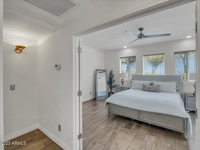 Building Photo - 3351 E Las Rocas Dr