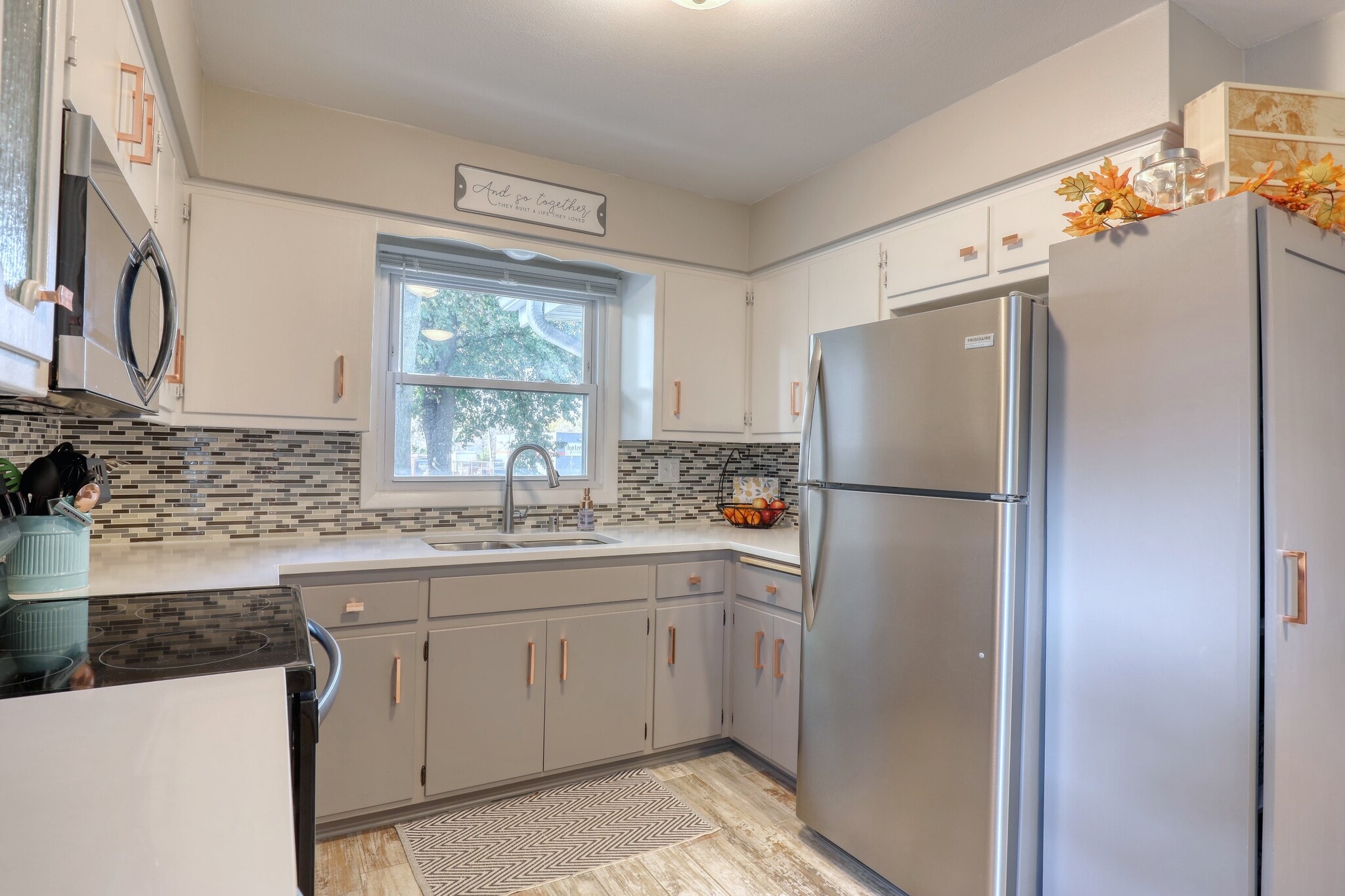 kitchen - 11918 W Dearbourn Ave