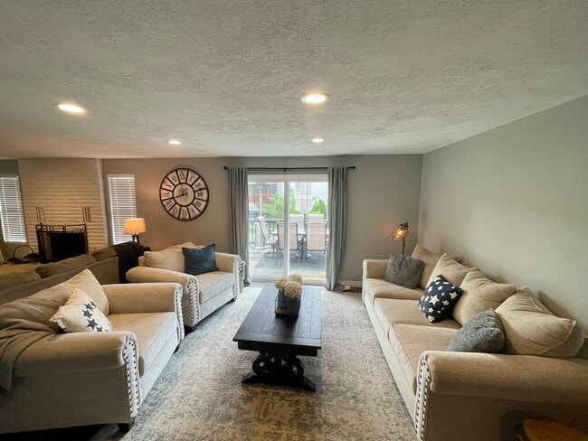 Building Photo - 2474 S Fairway Dr