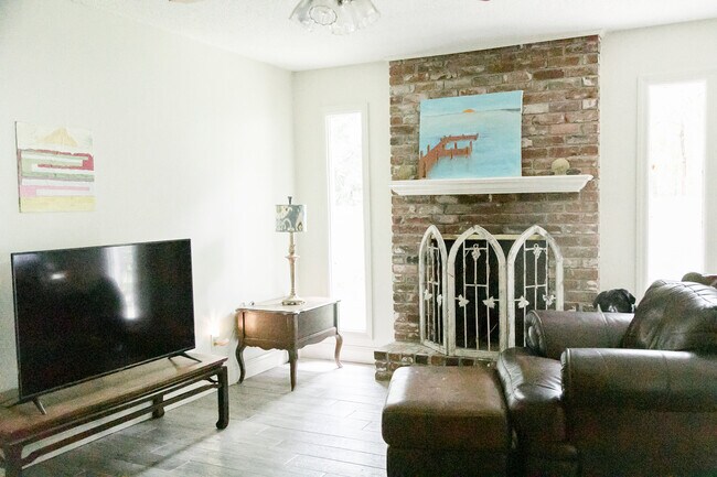 Building Photo - 509 Rivera Dr