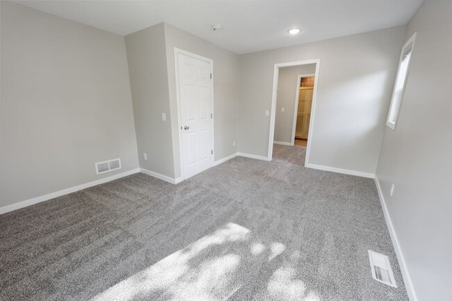 Building Photo - 4 Bedroom House for Rent