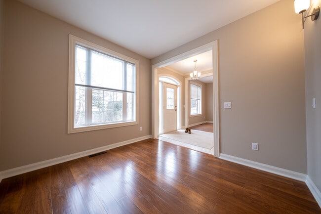 Building Photo - 3290 N Shore Dr