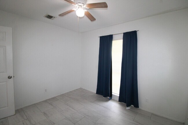 Building Photo - 10535 Breeds Hill Dr