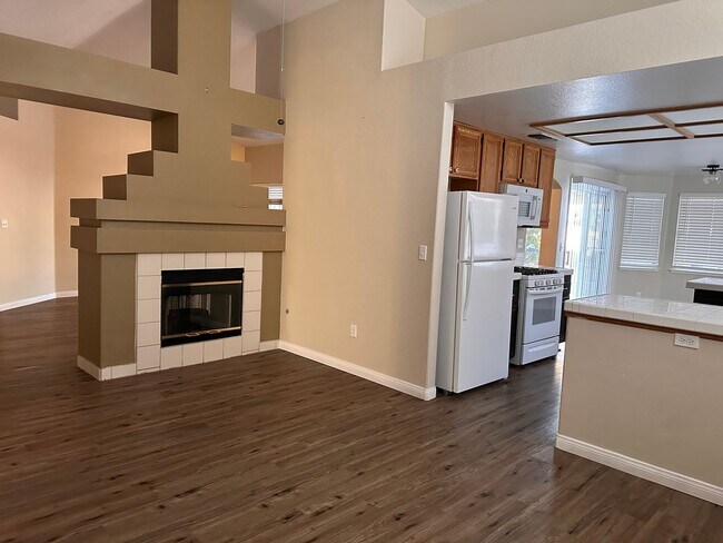 Building Photo - 5904 Alimar Dr