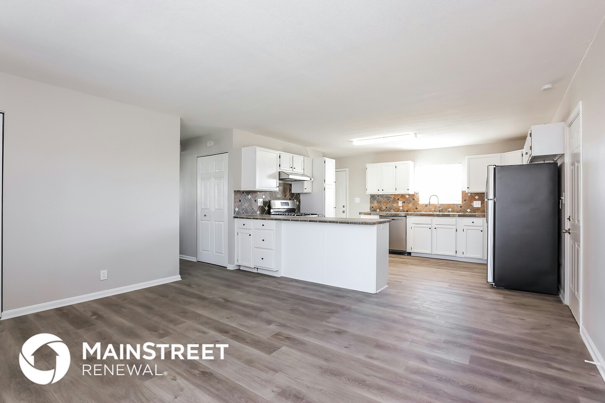 Building Photo - 413 N Seminole Dr