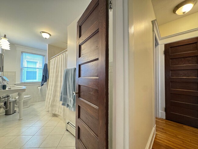 Building Photo - Spacious 2-Bedroom, 2-Bath in East Rock – Newly Renovated!
