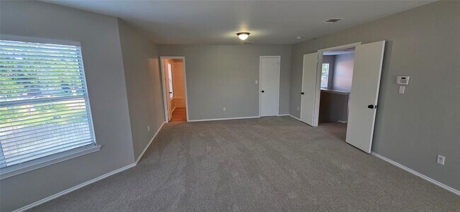 Building Photo - 3037 Bradford Park Dr