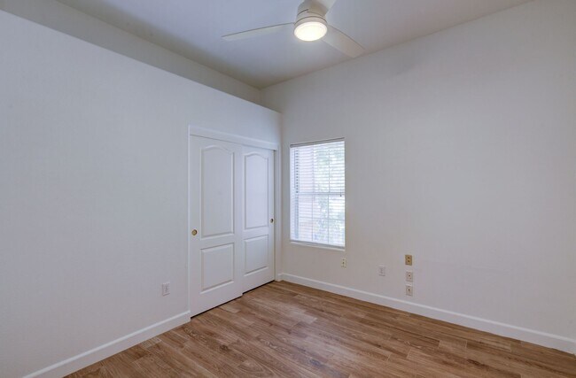 Building Photo - 5508 W Bluff Ave