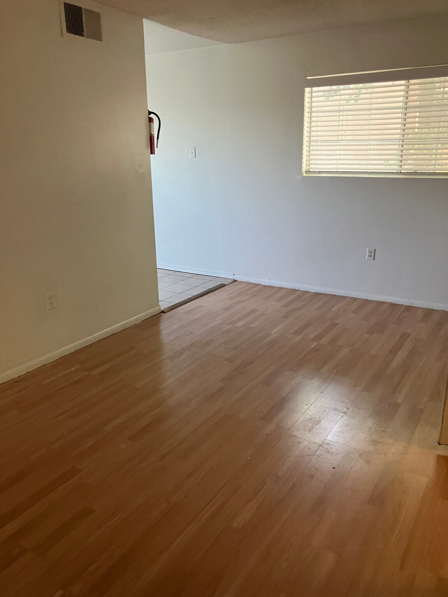 Frontroom - 8405 Trumbull Ave SE