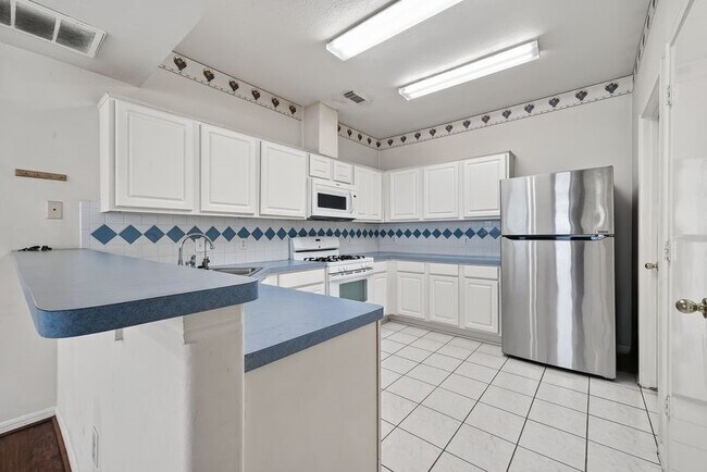 Building Photo - 15903 Timber Chase Dr