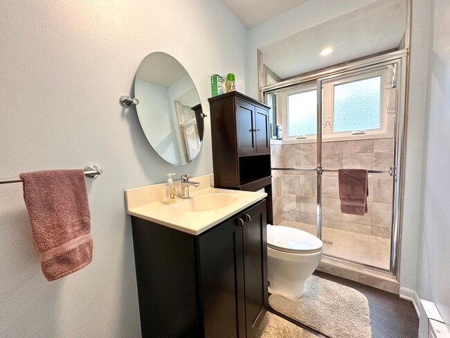 Building Photo - AVAILABLE Aug. 1 - 4 BEDROOM 3 BATHROOM - GORGEOUS LAKE VIEWS