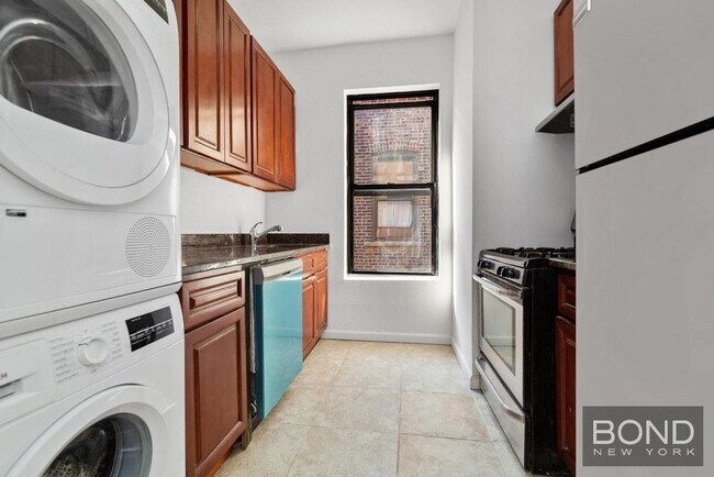 Primary Photo - 186 Claremont Ave