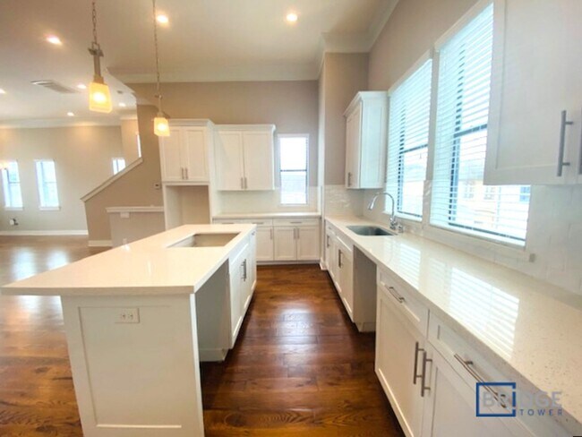 Building Photo - 2202 Arabelle St