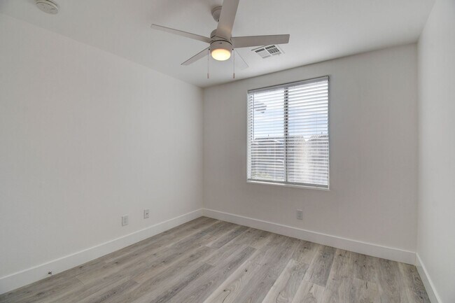 Building Photo - BEAUTIFUL 2 STORY SINGLE FAMILY HOME WITH 3 BEDROOMS AND 2.5 BATHS LOCATED IN SOUTHWEST