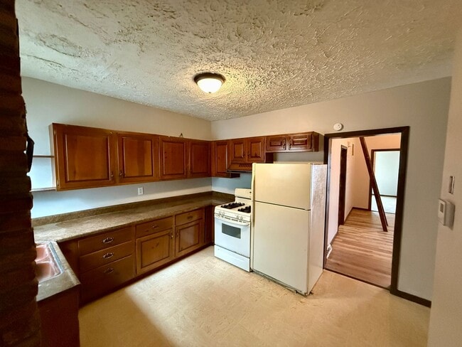 Building Photo - 2 Bed 1 Bath with a 2 Room Loft - Section ...