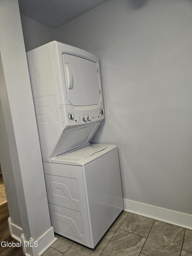 Building Photo - 93 Ridgewood Terrace