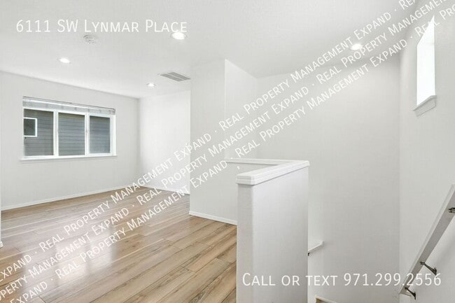 Building Photo - 6111 SW Lynmar Pl
