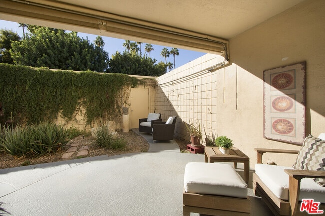 Building Photo - 501 Desert Lakes Cir