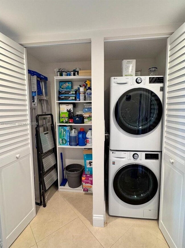 Building Photo - 290 174th St St