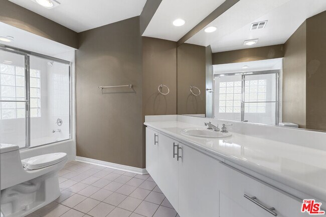 Building Photo - 12000 Goshen Ave