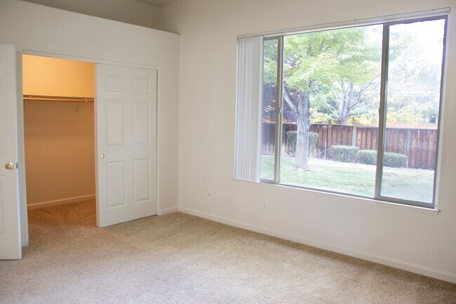 Building Photo - 3 bed 2 bath in Cimarron Wingfield Springs