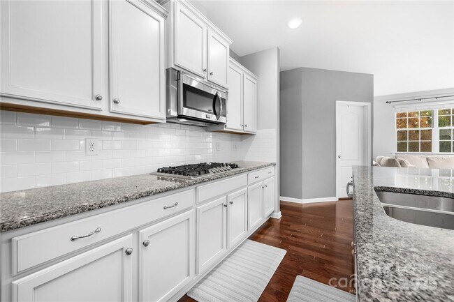 Building Photo - 5829 Dinsmore Ln