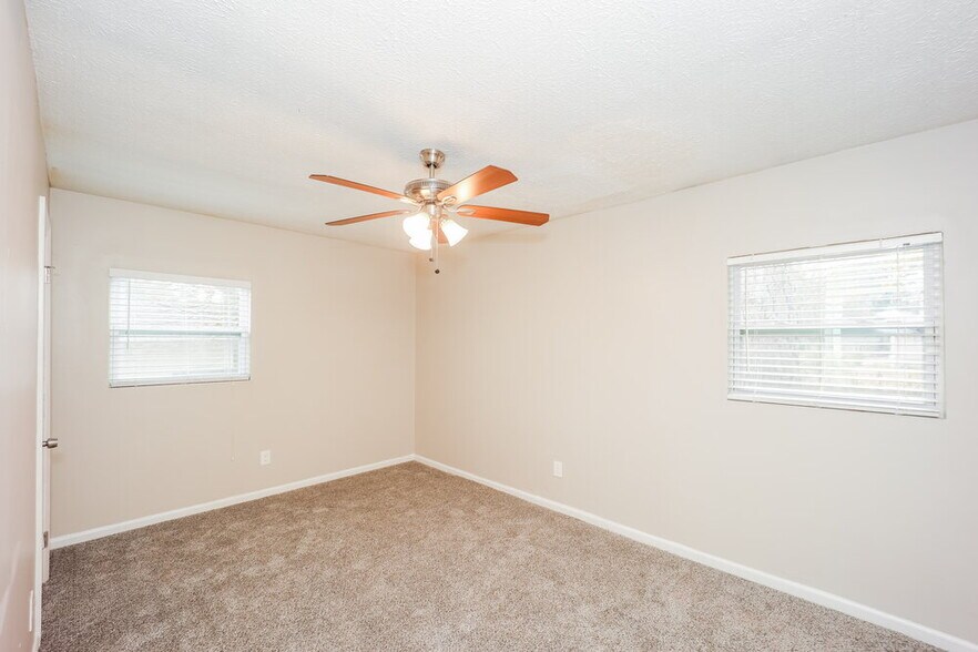 Building Photo - 8203 Sussex Dr